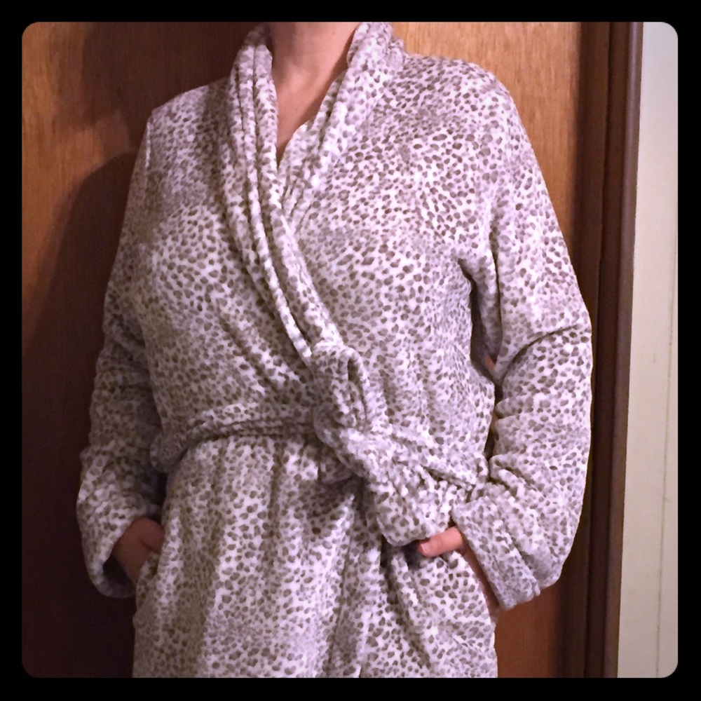 L/XL super soft robe with pockets! Animal print.